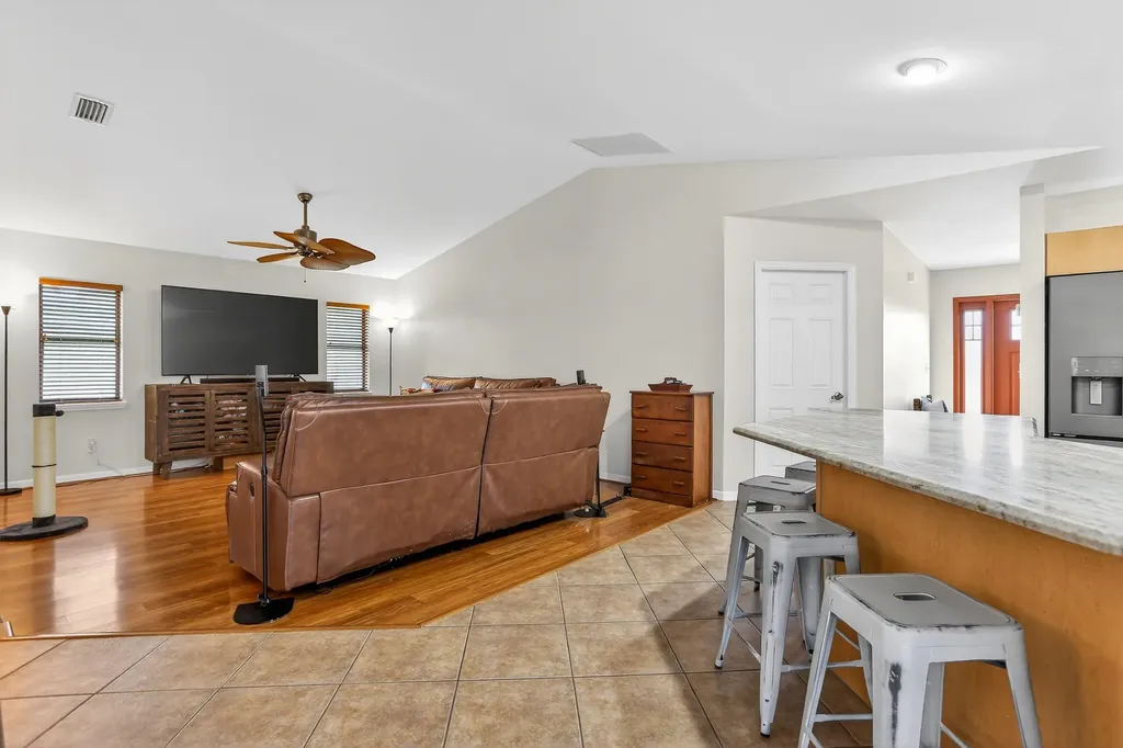 1425 SE 21st Terrace Cape Coral FL 33990