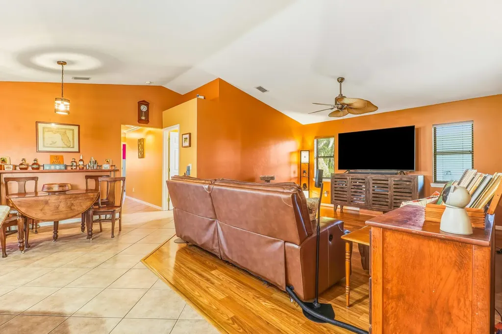 1425 SE 21st Terrace Cape Coral FL 33990