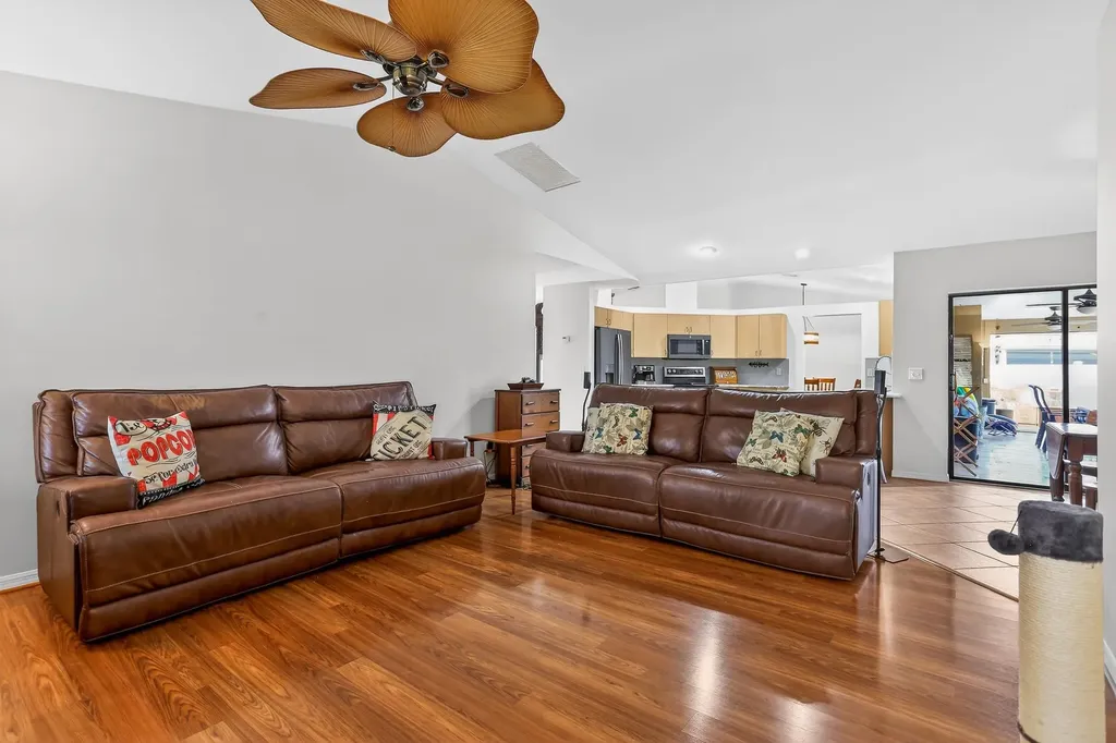 1425 SE 21st Terrace Cape Coral FL 33990
