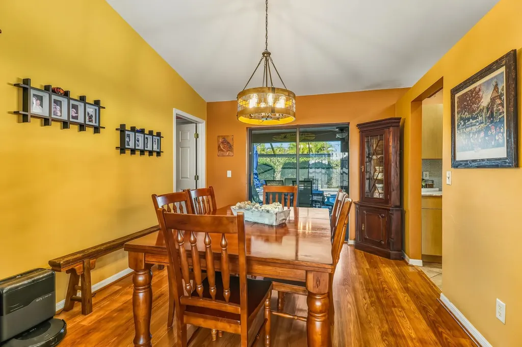 1425 SE 21st Terrace Cape Coral FL 33990