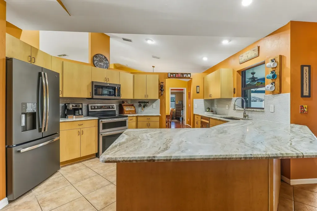 1425 SE 21st Terrace Cape Coral FL 33990