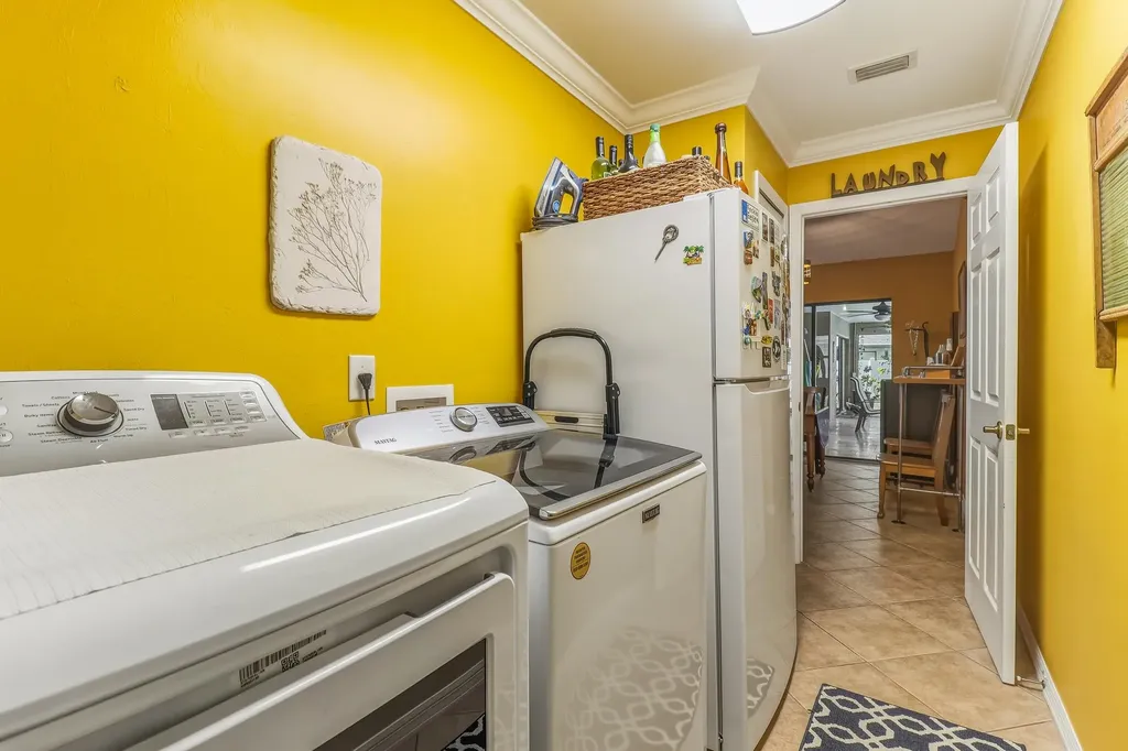 1425 SE 21st Terrace Cape Coral FL 33990