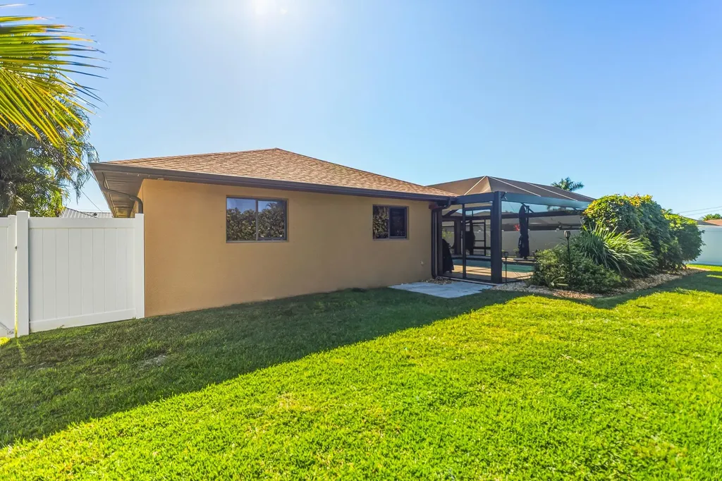 1425 SE 21st Terrace Cape Coral FL 33990