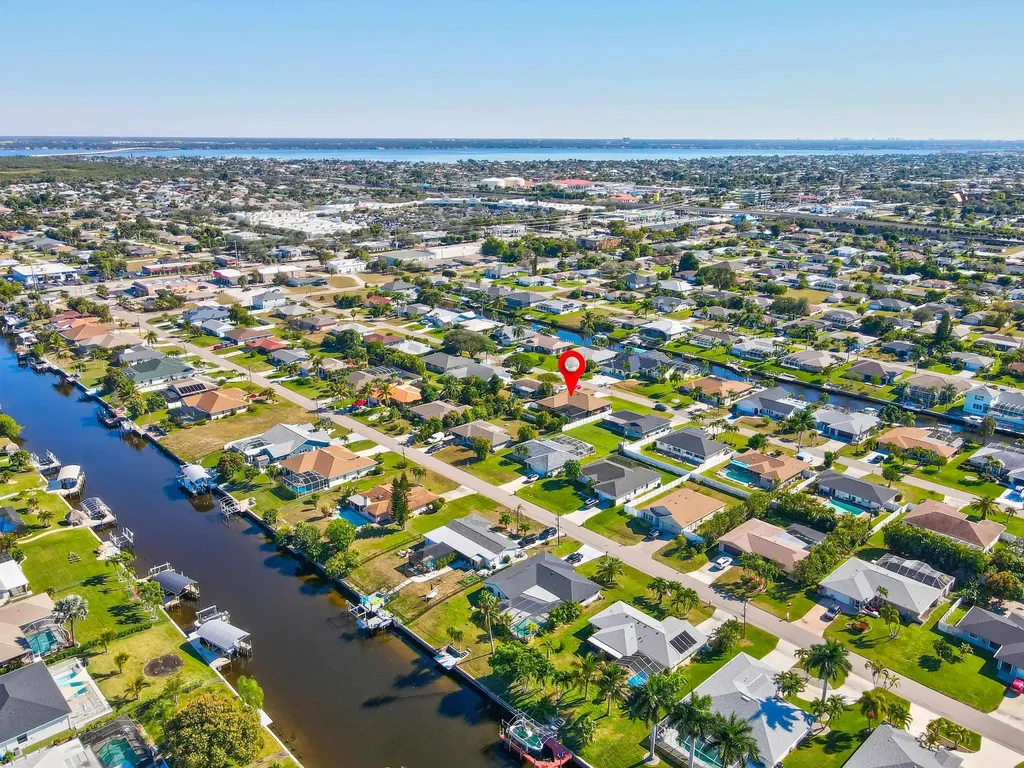 1425 SE 21st Terrace Cape Coral FL 33990
