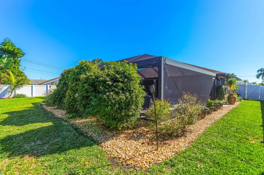 1425 SE 21st Terrace Cape Coral FL 33990