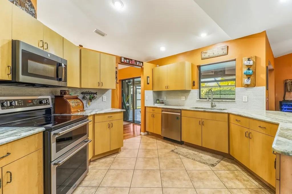 1425 SE 21st Terrace Cape Coral FL 33990