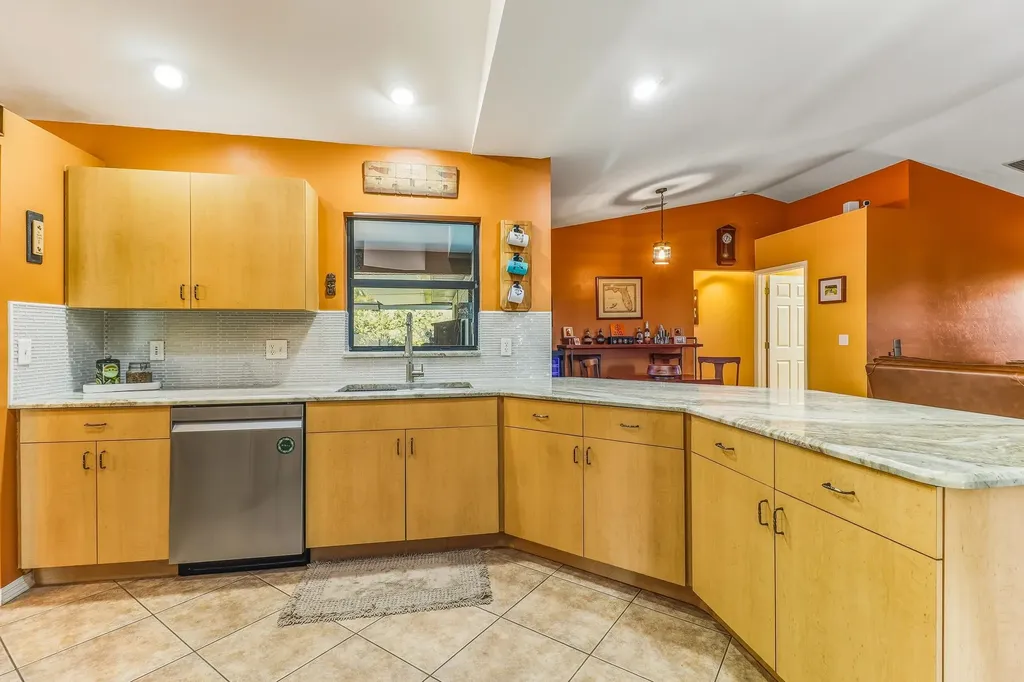 1425 SE 21st Terrace Cape Coral FL 33990