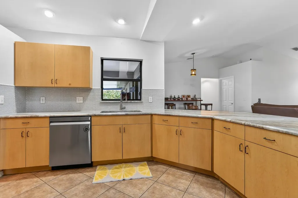 1425 SE 21st Terrace Cape Coral FL 33990
