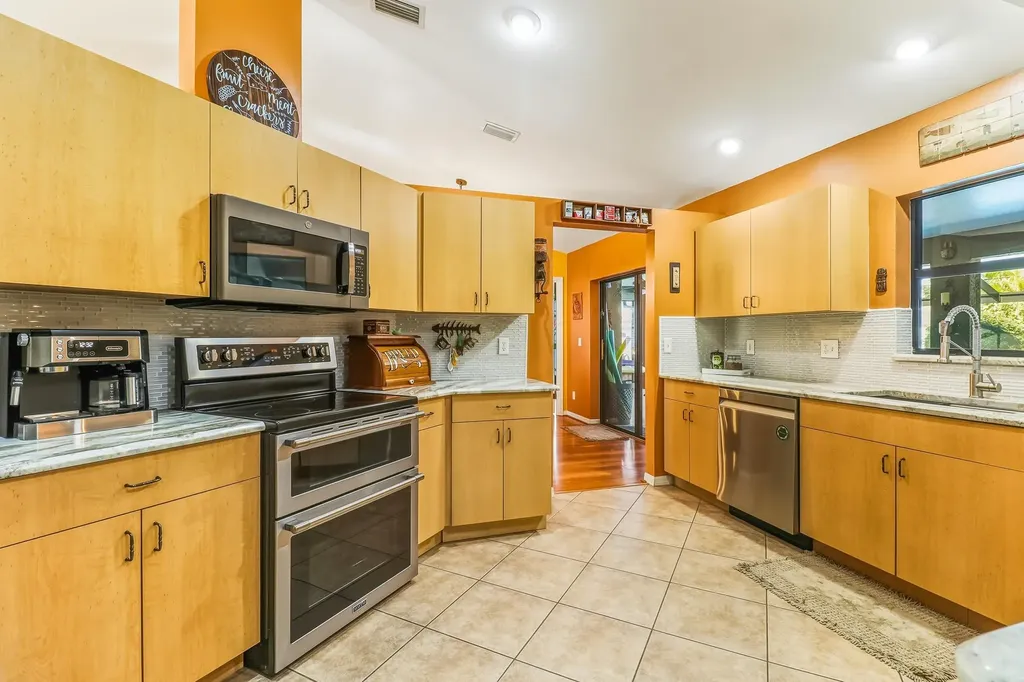 1425 SE 21st Terrace Cape Coral FL 33990