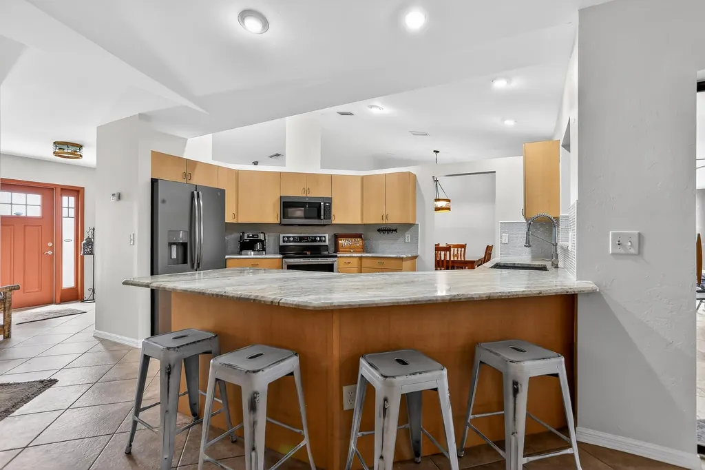 1425 SE 21st Terrace Cape Coral FL 33990