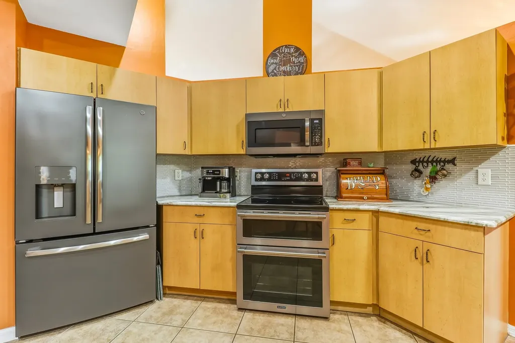 1425 SE 21st Terrace Cape Coral FL 33990