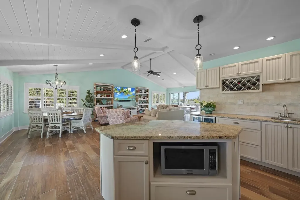 6407 Pine Avenue Sanibel FL 33957