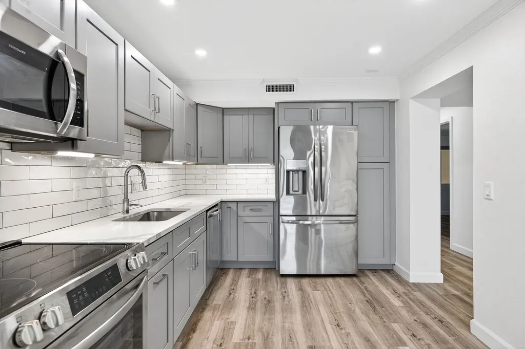 200 Periwinkle Way Sanibel FL 33957