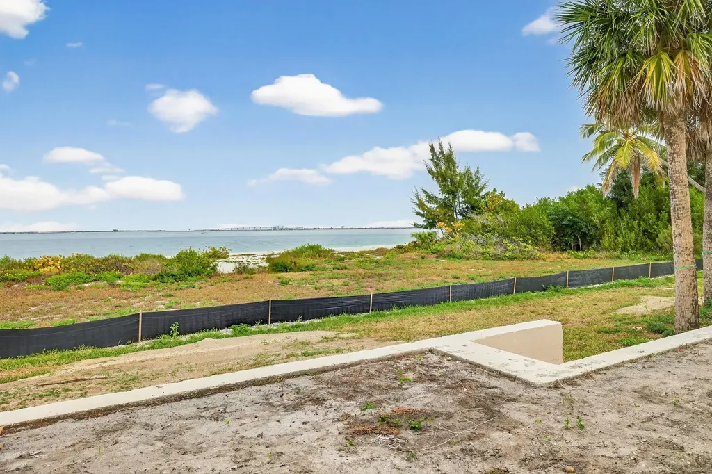 200 Periwinkle Way Sanibel FL 33957