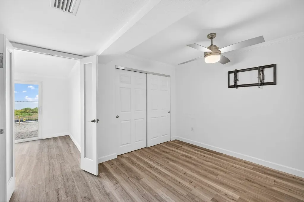 200 Periwinkle Way Sanibel FL 33957