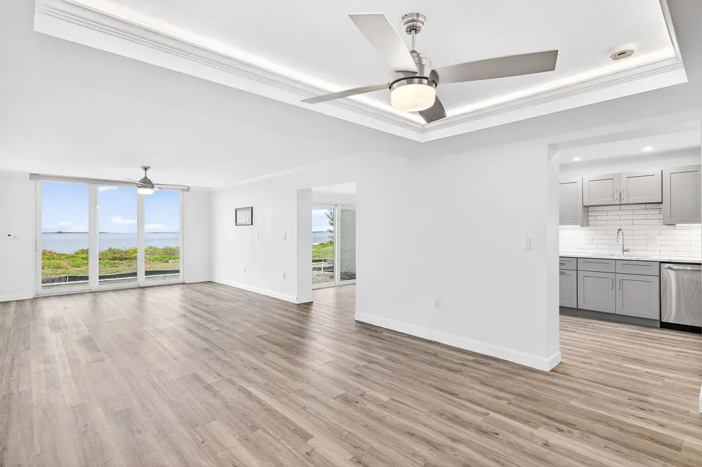 200 Periwinkle Way Sanibel FL 33957