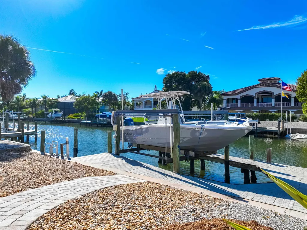 1019 Lindgren Boulevard Sanibel FL 33957