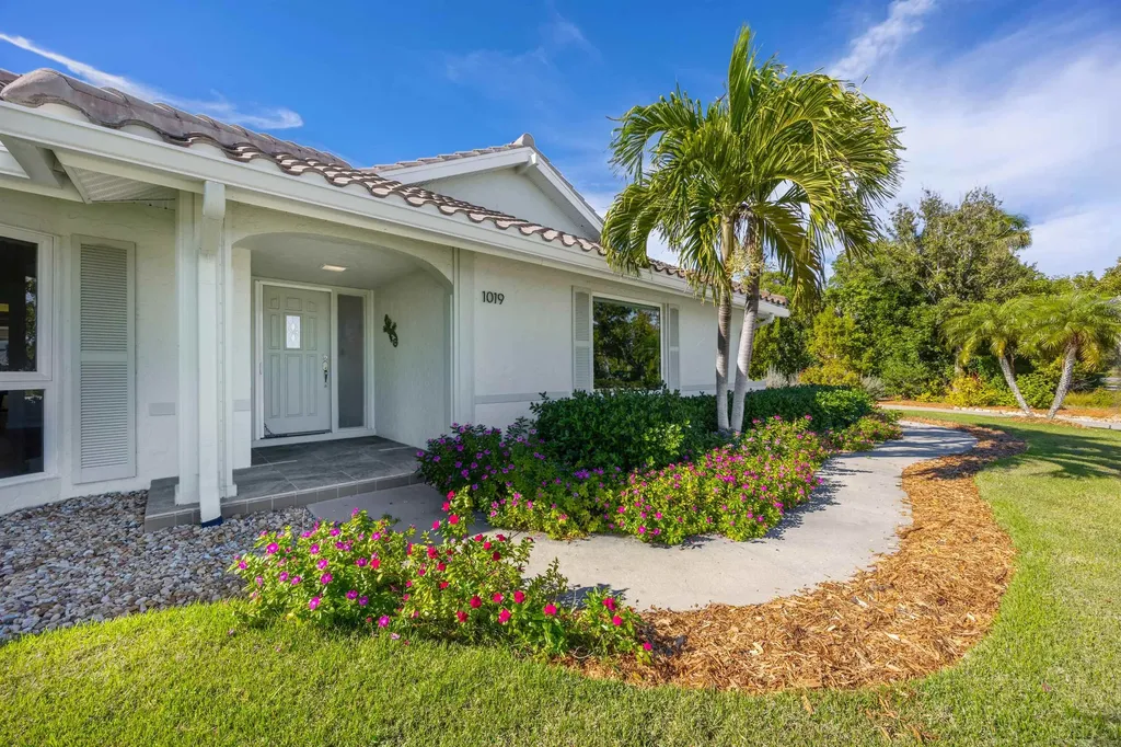 1019 Lindgren Boulevard Sanibel FL 33957