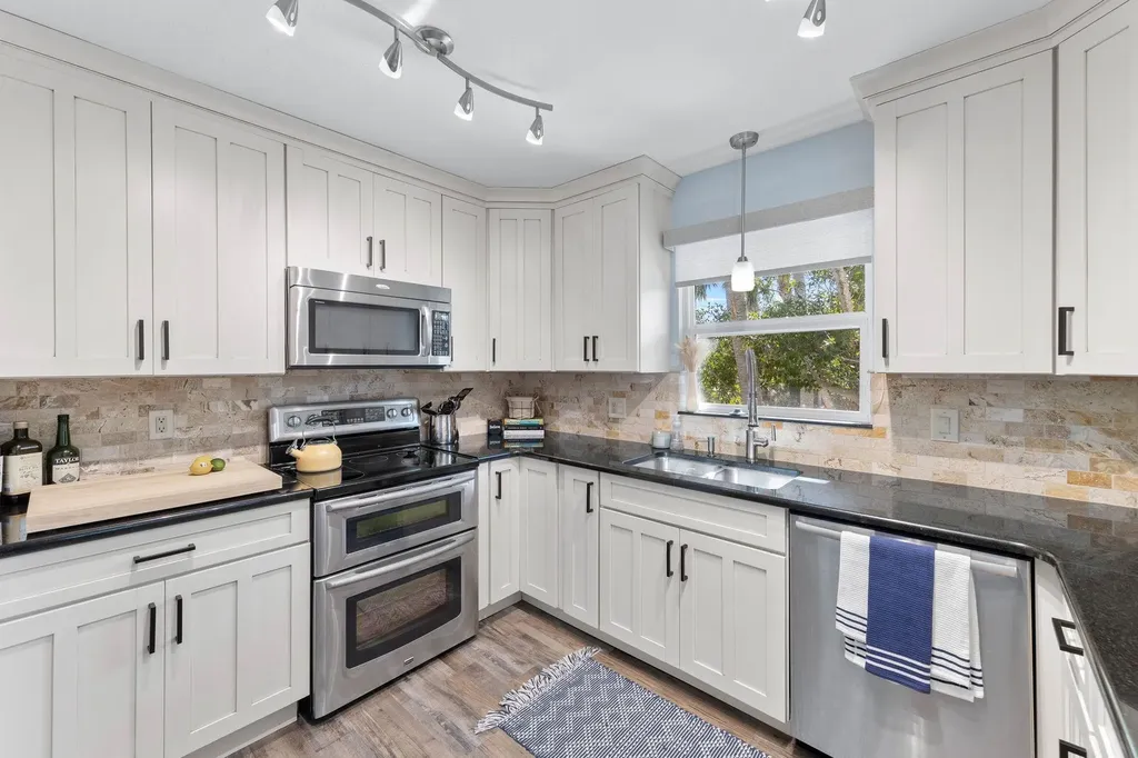 6092 Sanibel Captiva Road Sanibel FL 33957