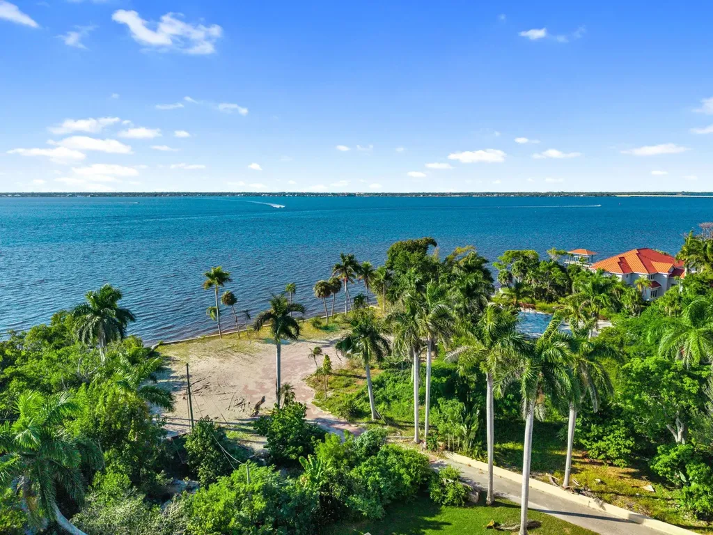 8661 Cajuput Cove Fort Myers FL 33919