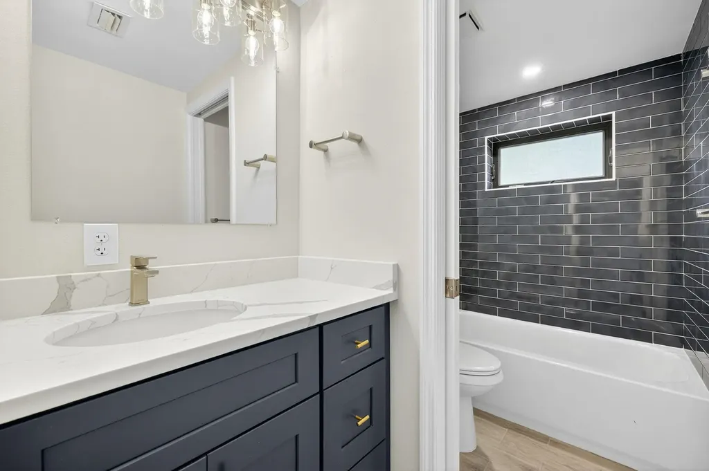 629 Nerita Street Sanibel FL 33957