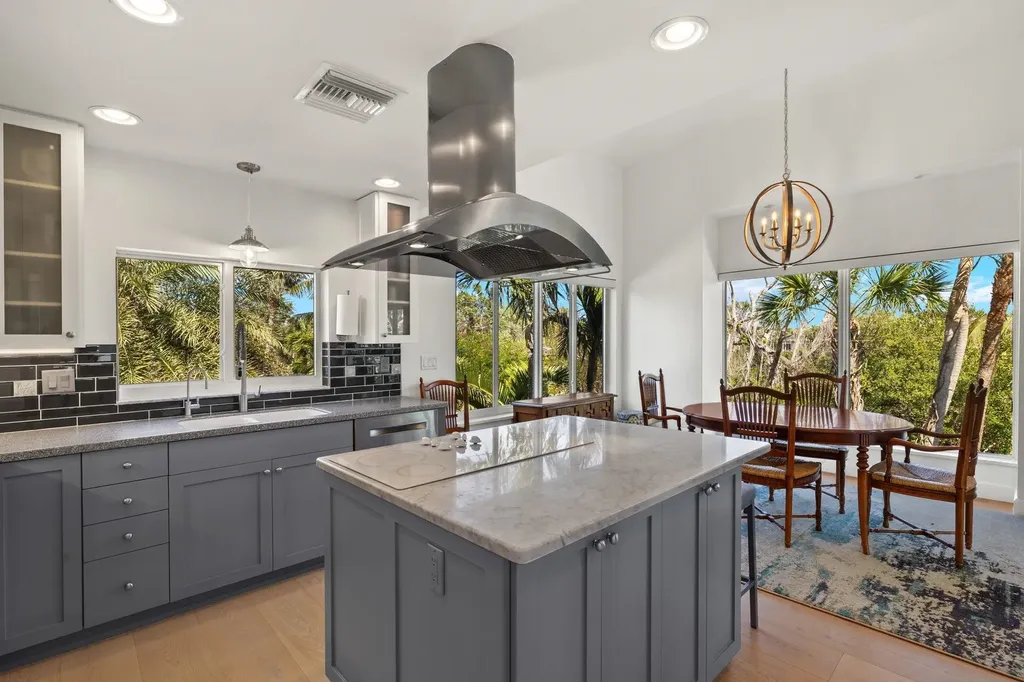 2400 Los Colony Road Sanibel FL 33957