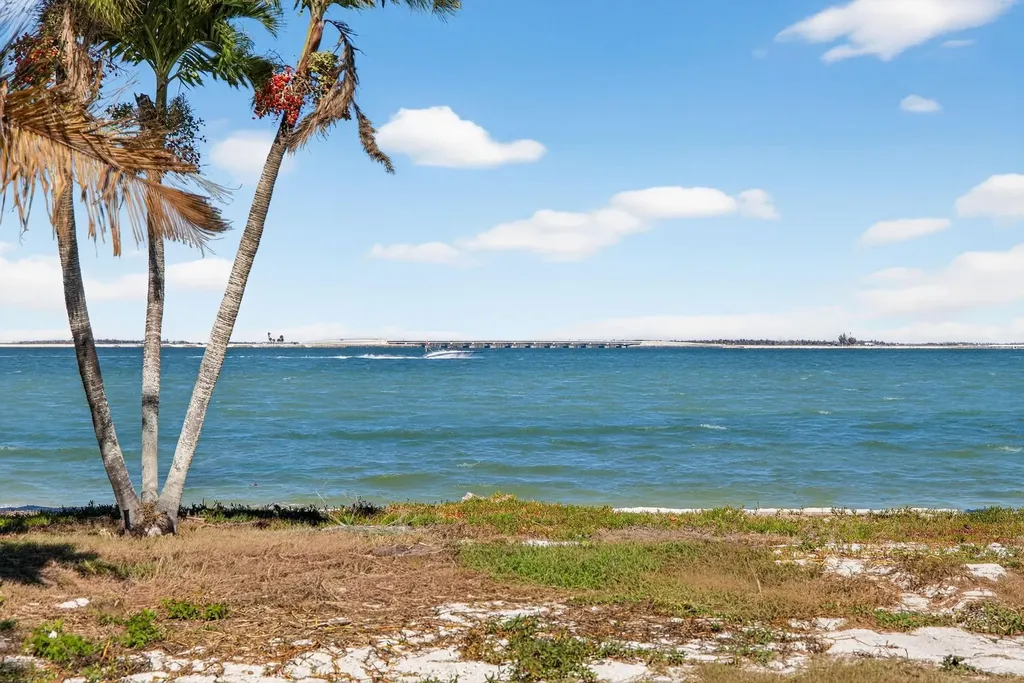 1245 Buttonwood Lane Sanibel FL 33957