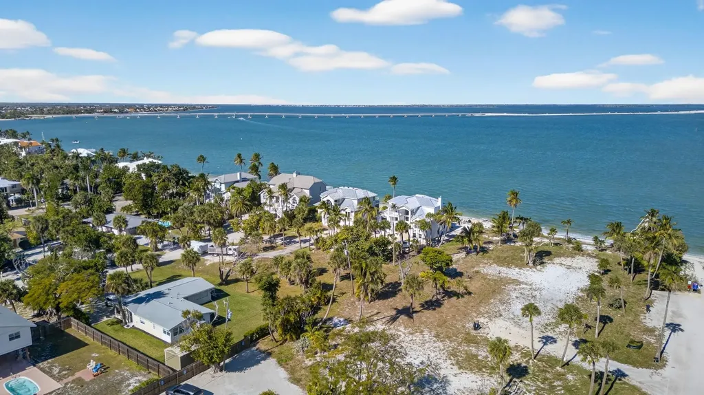 1245 Buttonwood Lane Sanibel FL 33957