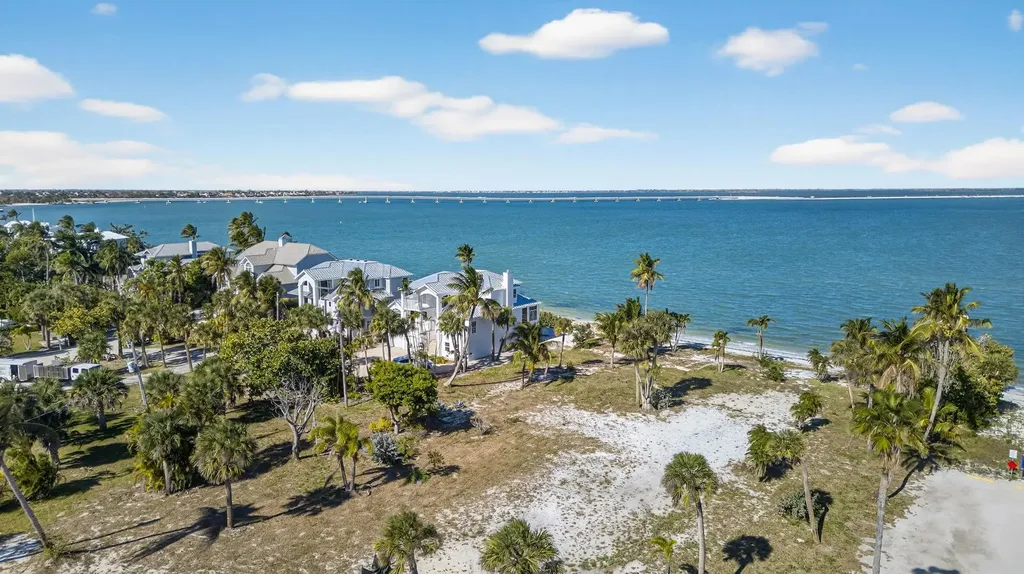 1245 Buttonwood Lane Sanibel FL 33957