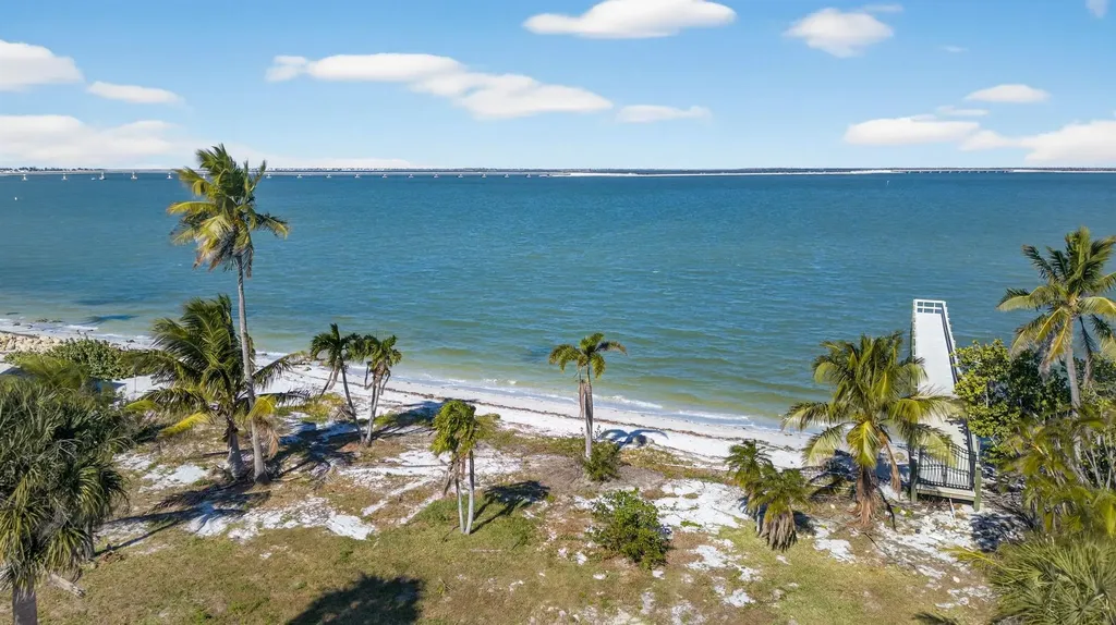 1245 Buttonwood Lane Sanibel FL 33957