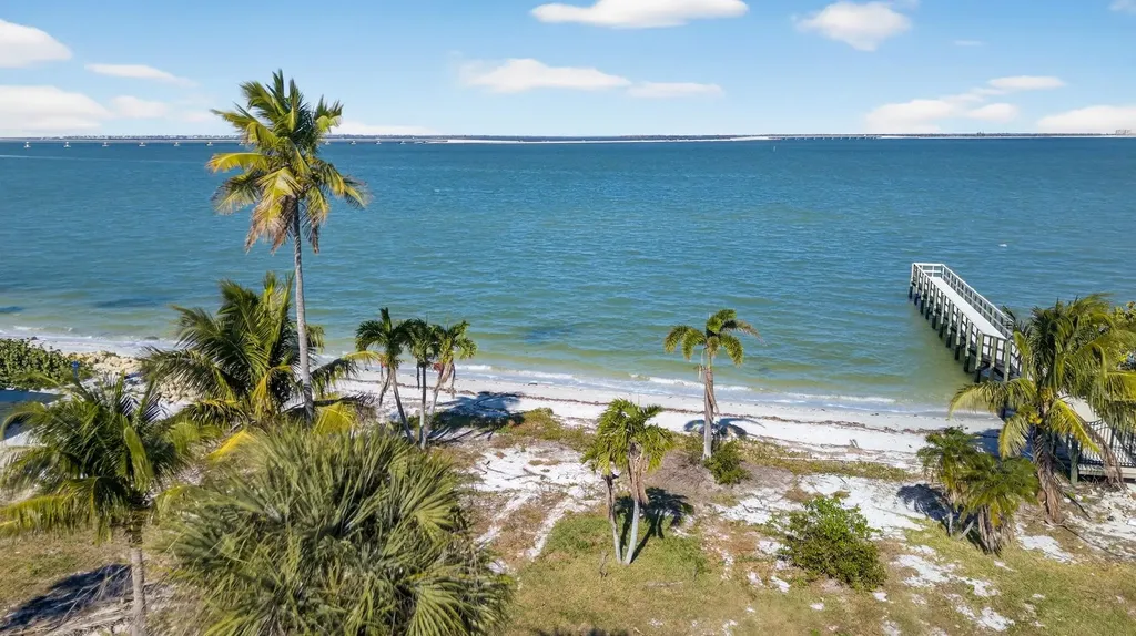 1245 Buttonwood Lane Sanibel FL 33957