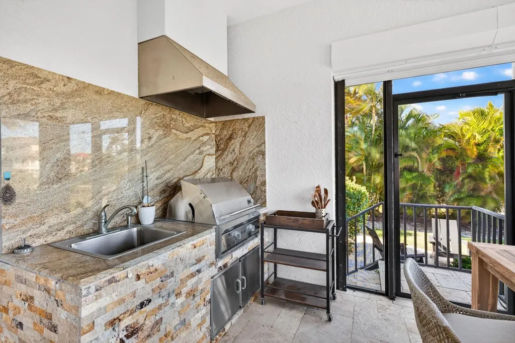 9008 Mockingbird Drive Sanibel FL 33957