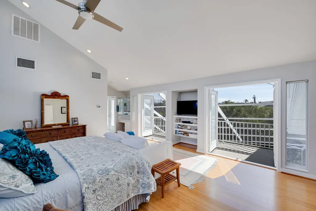 479 Lagoon Drive Sanibel FL 33957