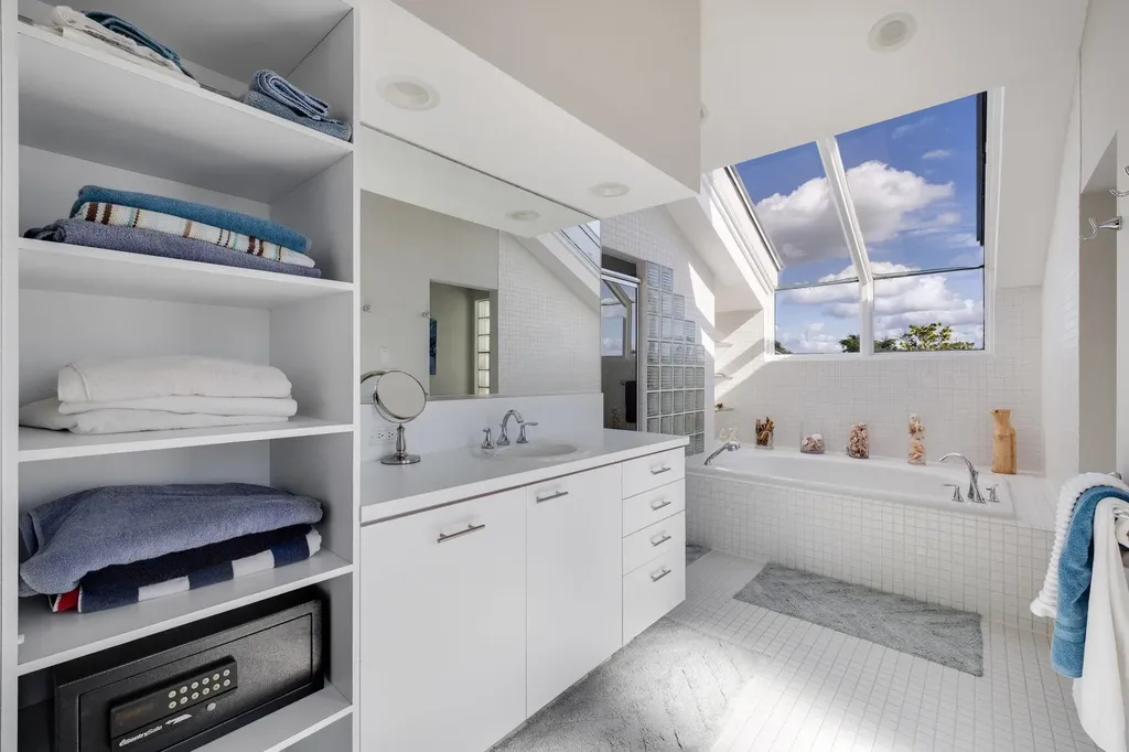 479 Lagoon Drive Sanibel FL 33957