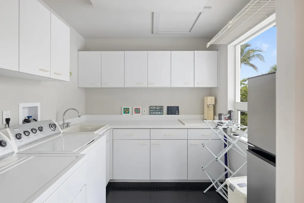 479 Lagoon Drive Sanibel FL 33957