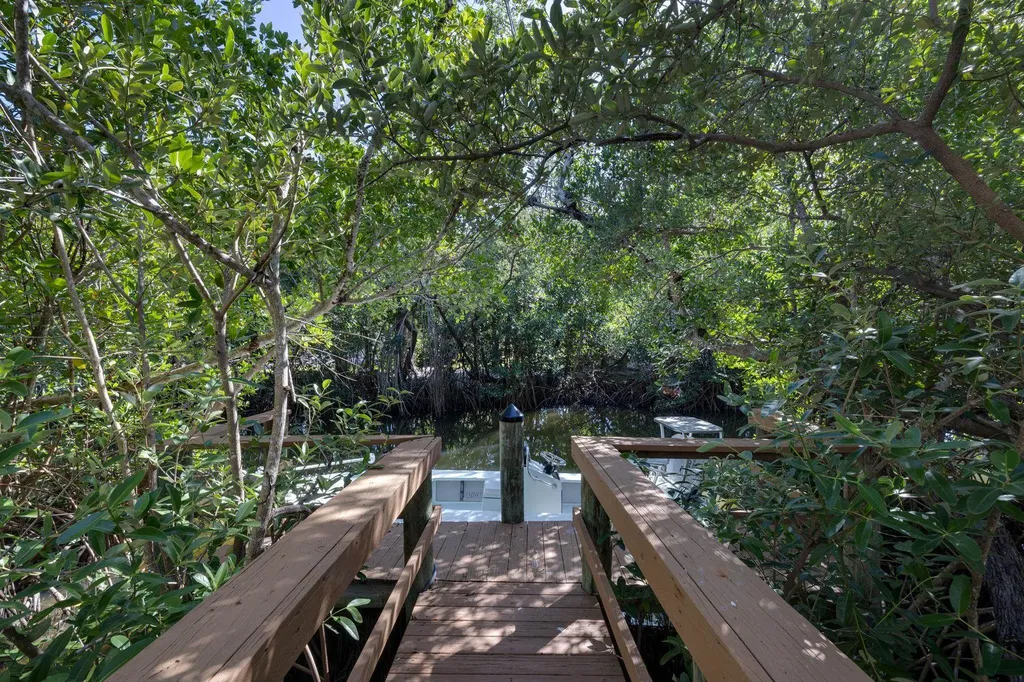 479 Lagoon Drive Sanibel FL 33957