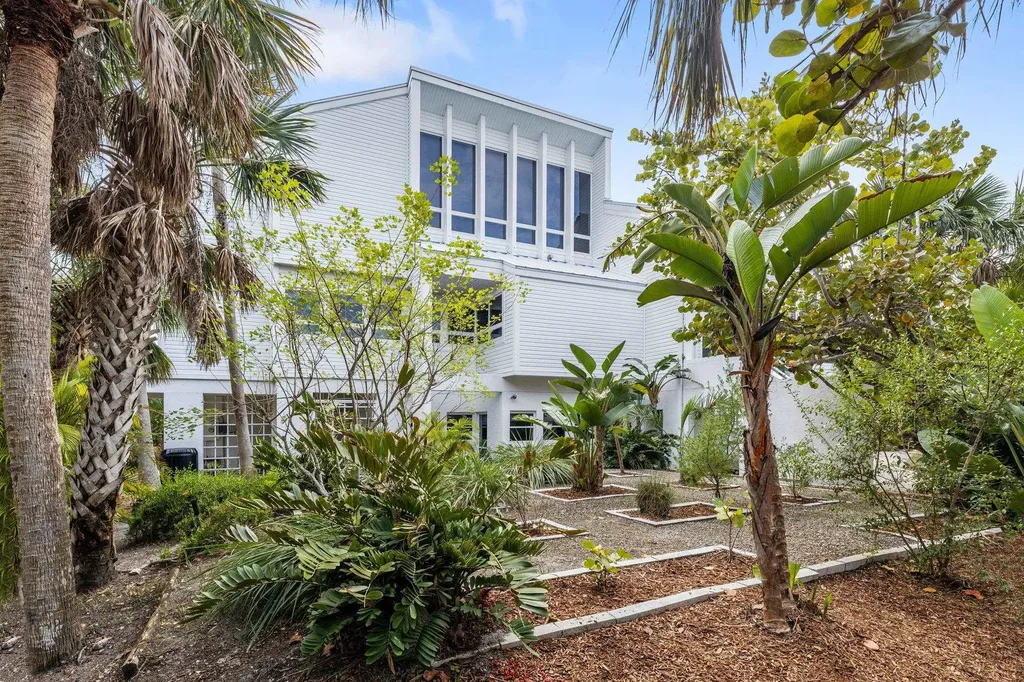 479 Lagoon Drive Sanibel FL 33957
