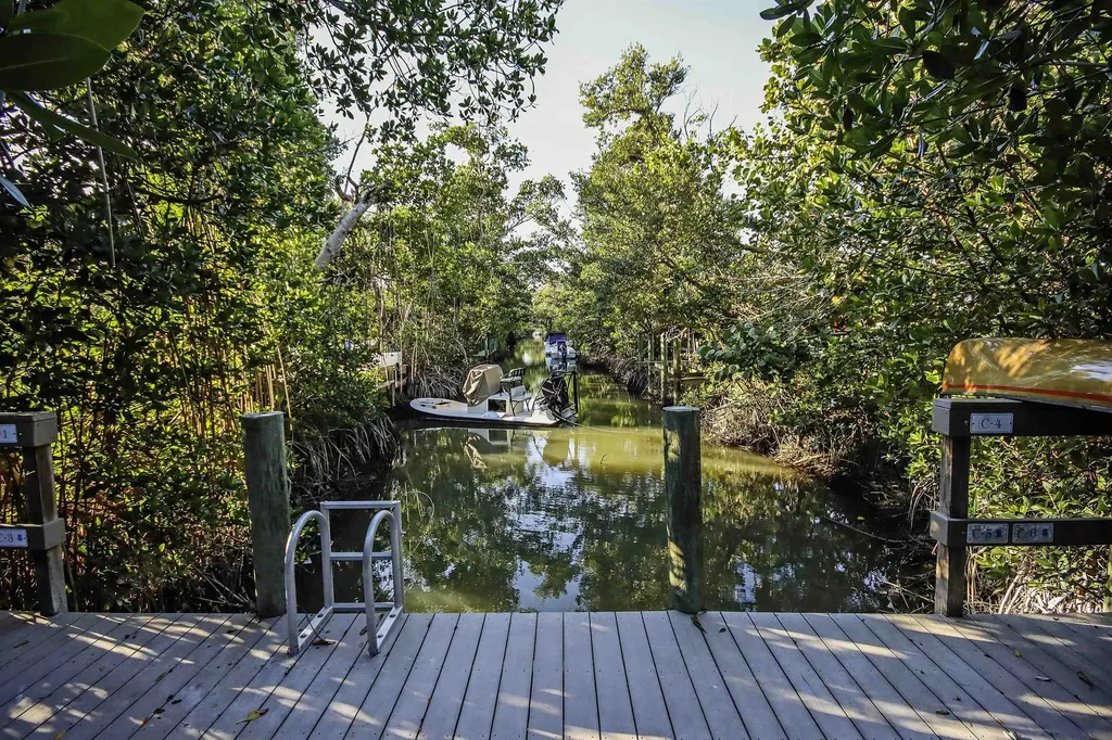 561 Periwinkle Way Sanibel FL 33957