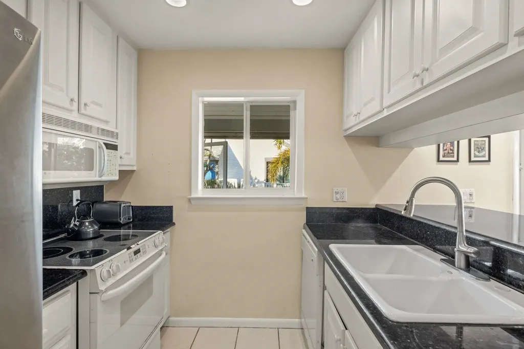 1440 Sandpiper Circle Sanibel FL 33957