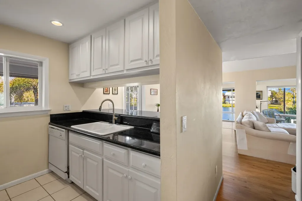1440 Sandpiper Circle Sanibel FL 33957