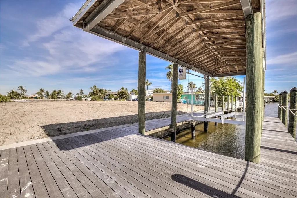 2639 Second Street Matlacha FL 33993