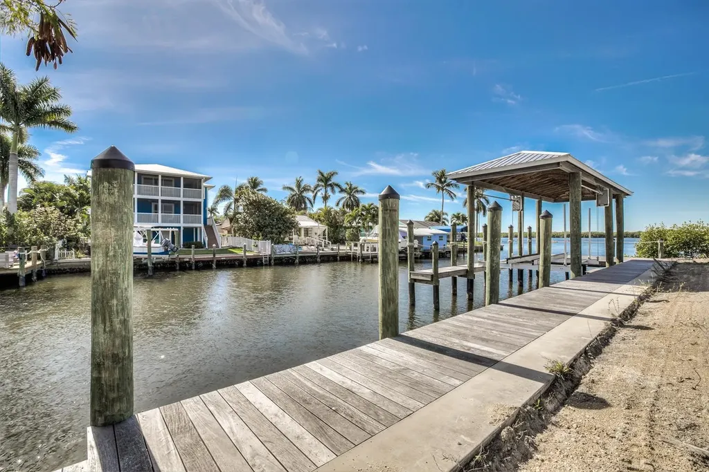 2639 Second Street Matlacha FL 33993