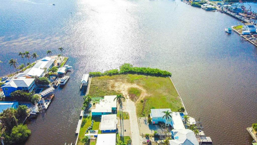 2639 Second Street Matlacha FL 33993