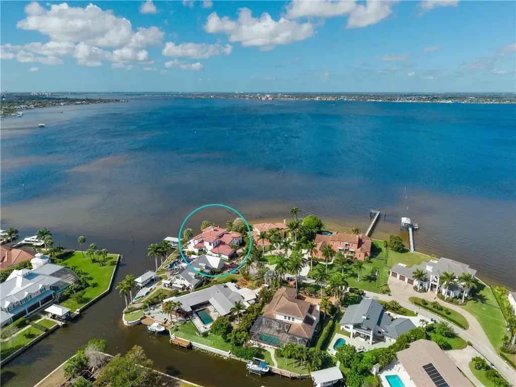 911 Aqua Lane Fort Myers FL 33919