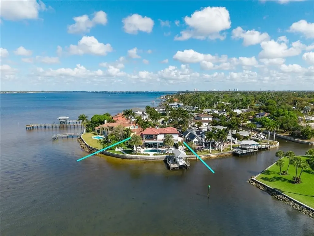 911 Aqua Lane Fort Myers FL 33919