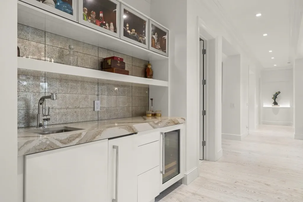 545 Lighthouse Way Sanibel FL 33957