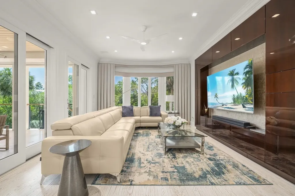 545 Lighthouse Way Sanibel FL 33957