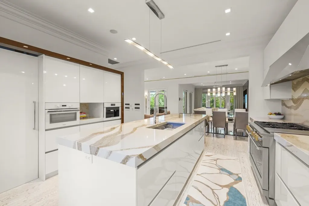 545 Lighthouse Way Sanibel FL 33957
