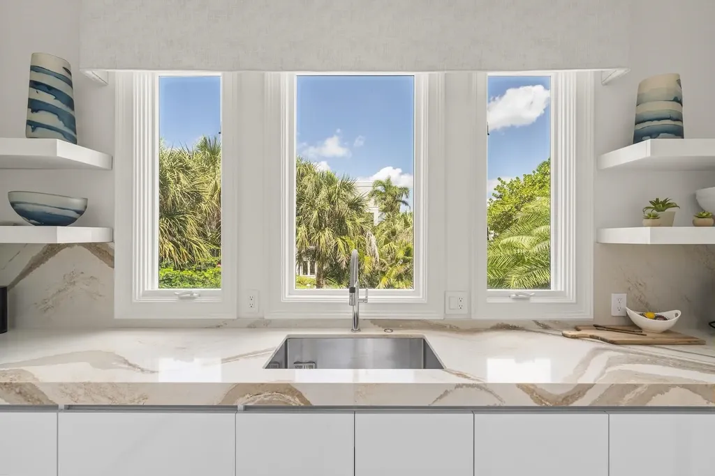 545 Lighthouse Way Sanibel FL 33957