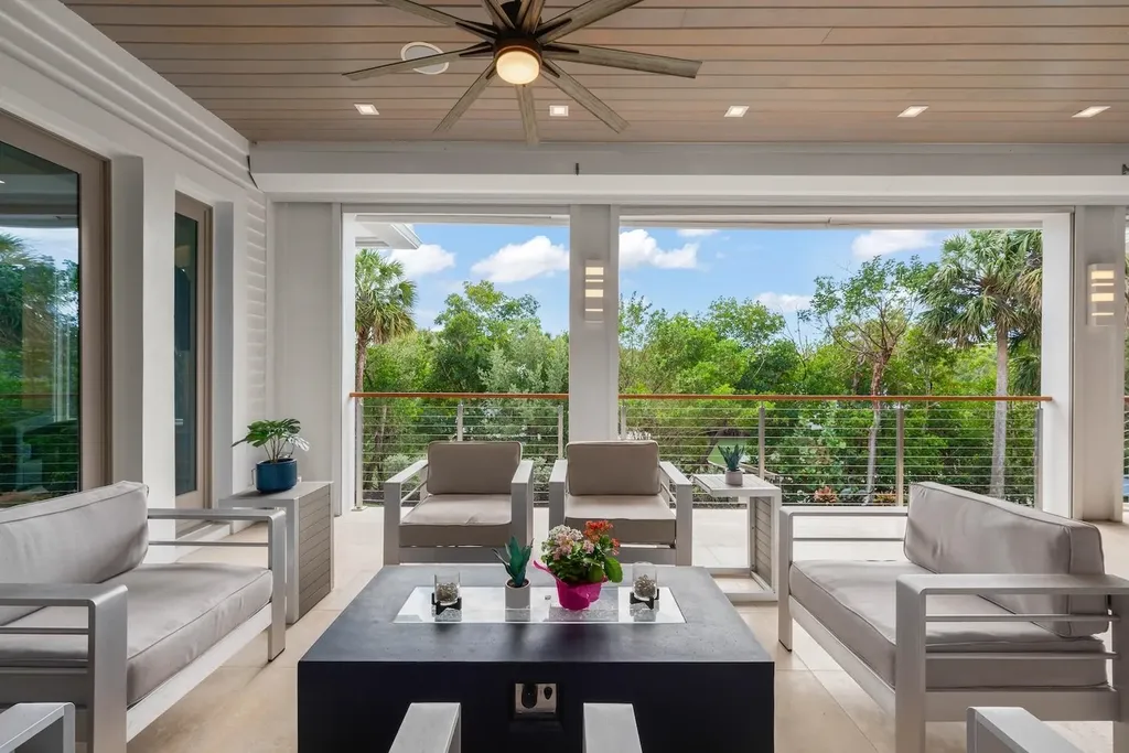 545 Lighthouse Way Sanibel FL 33957